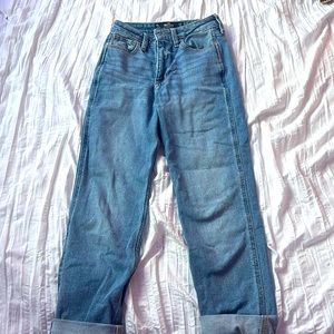 Hollister Ultra High Rise mom Jean